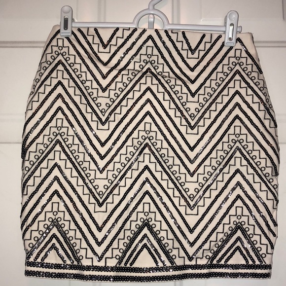 Express mini skirt. White with black sequins - Picture 2 of 3